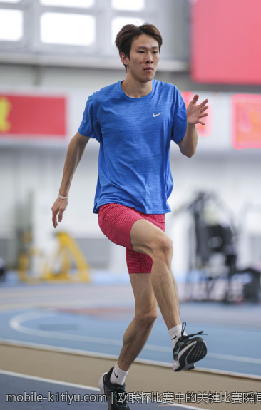 欧联杯比赛中的关键比赛瞬间回放